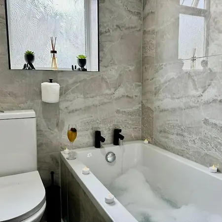 Walkers Row Apartment *