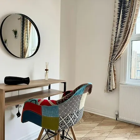 Walkers Row Apartment *